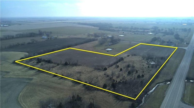 2709 Rock Creek Rd, Ottawa, KS 66067
