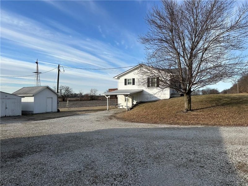 49465 Dd Hw, Norborne, MO 64668