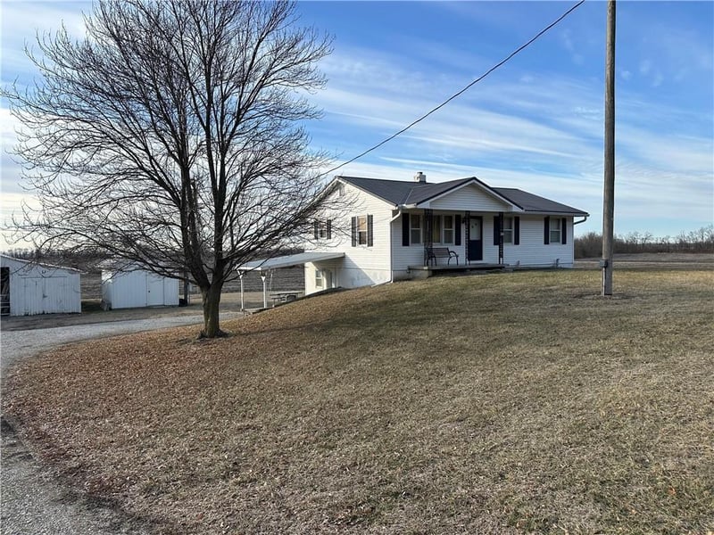 49465 Dd Hw, Norborne, MO 64668