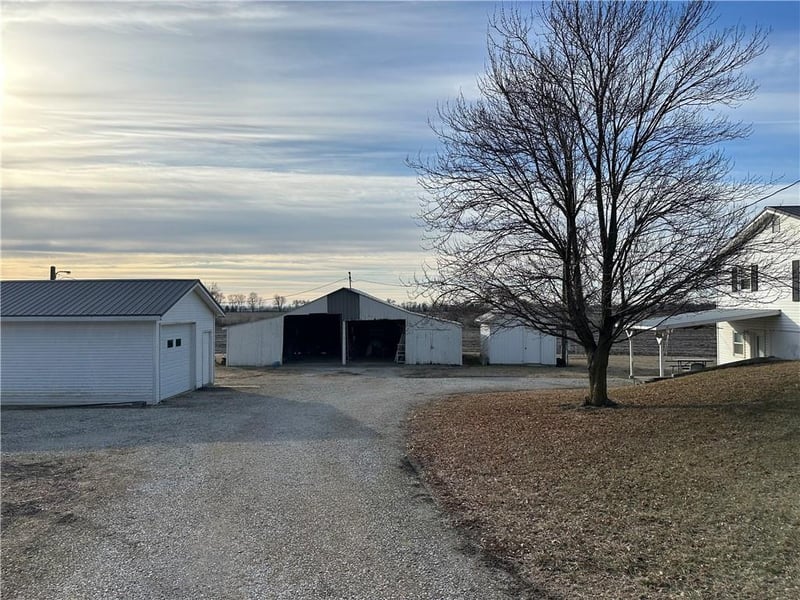 49465 Dd Hw, Norborne, MO 64668