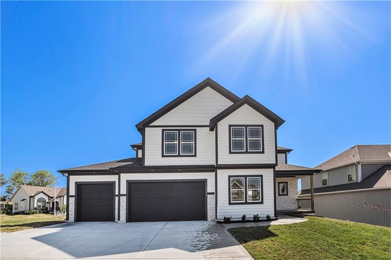 7360 Clore Dr, Parkville, MO 64152