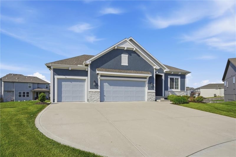 4420 Tanzanite Cir, Lee's Summit, MO 64082