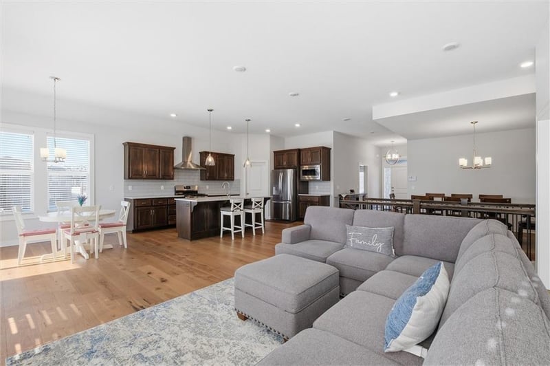 4420 Tanzanite Cir, Lee's Summit, MO 64082