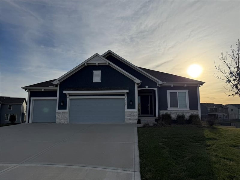 4420 Tanzanite Cir, Lee's Summit, MO 64082