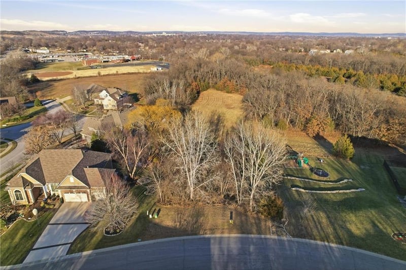 1828 Edgewood Ct, Leavenworth, KS 66048