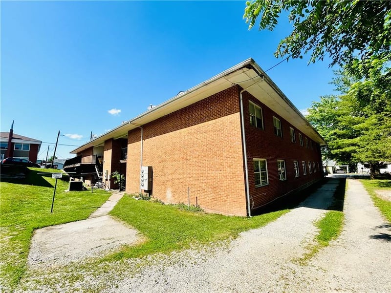 207 S 5th St, Louisiana, MO 63353