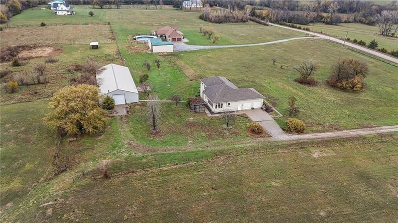 33270 Switzer Rd, Paola, KS 66071