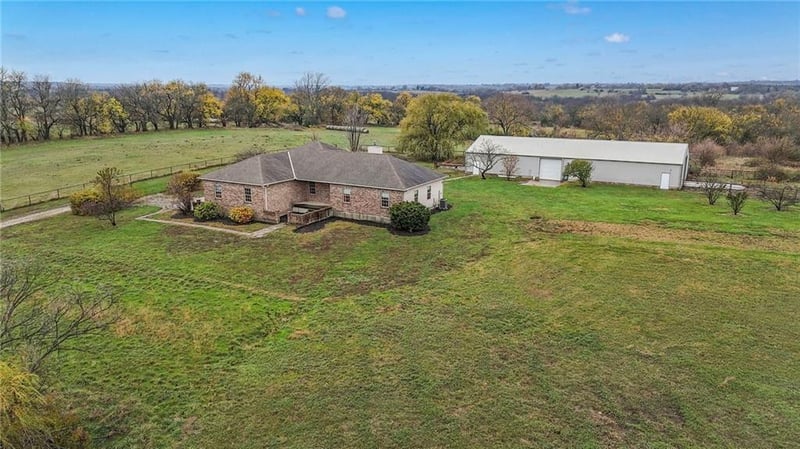 33270 Switzer Rd, Paola, KS 66071