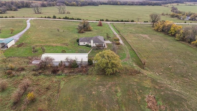 33270 Switzer Rd, Paola, KS 66071