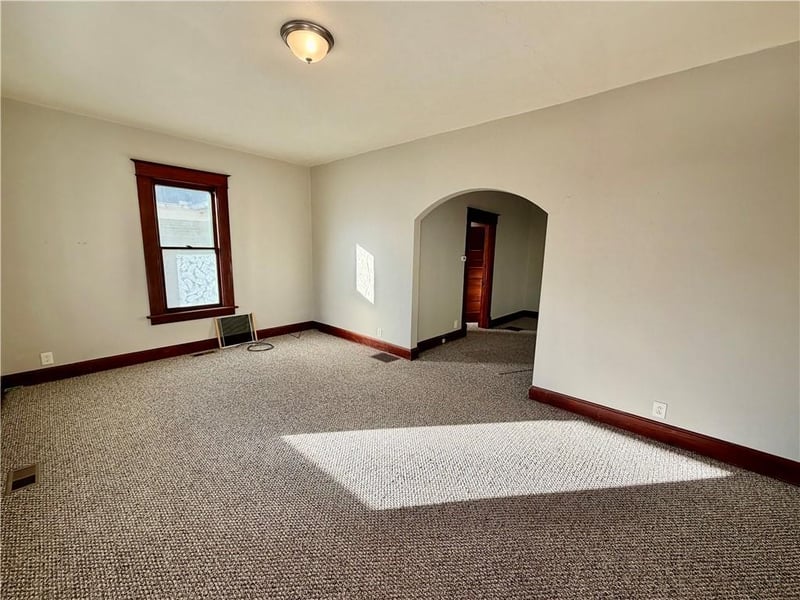 2619 Sacramento St, St Joseph, MO 64507