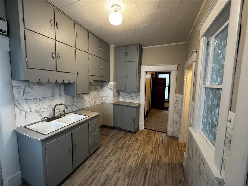 2619 Sacramento St, St Joseph, MO 64507