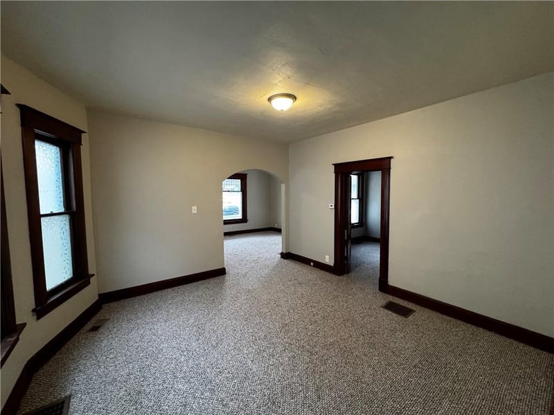2619 Sacramento St, St Joseph, MO 64507