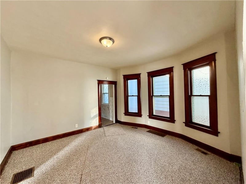 2619 Sacramento St, St Joseph, MO 64507