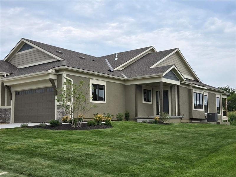 11419 Waterford Dr, Olathe, KS 66061