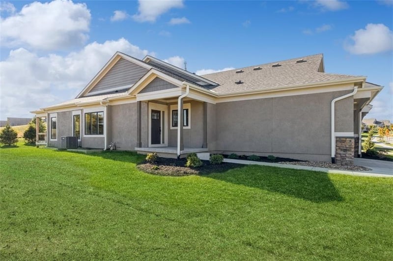11419 Waterford Dr, Olathe, KS 66061