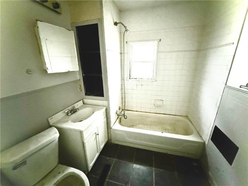718 Thompson Ave, St Joseph, MO 64504