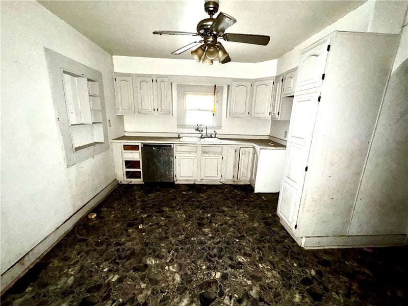 718 Thompson Ave, St Joseph, MO 64504