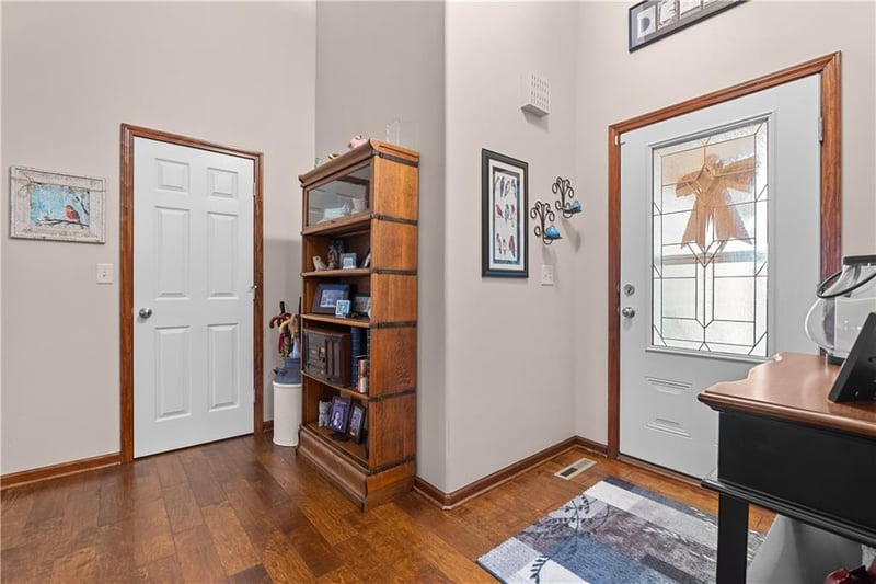 25404 30th St, Blue Springs, MO 64015