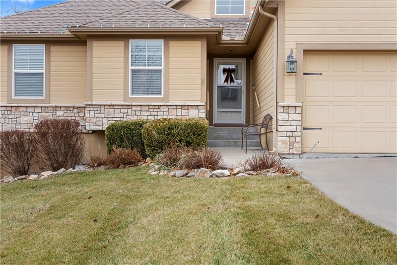 25404 30th St, Blue Springs, MO 64015