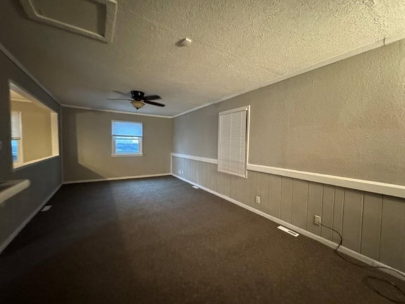 1113 N Swope Dr, Independence, MO 64056