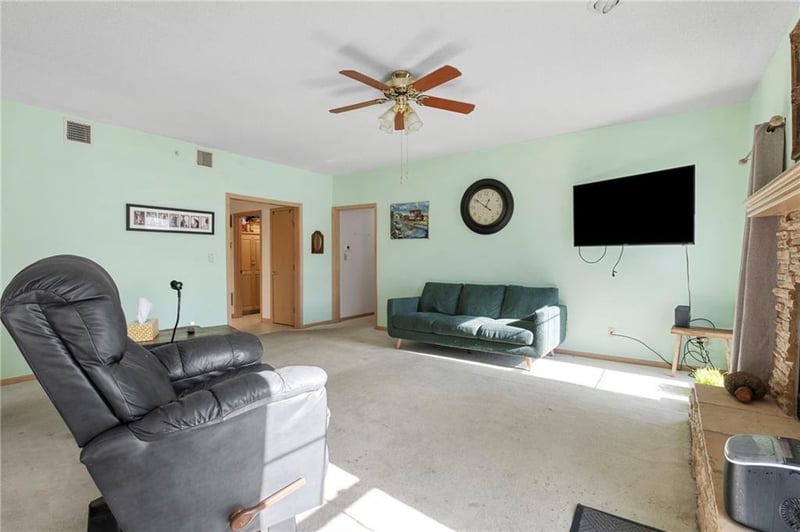 17800 Bolger Rd #101, Independence, MO 64055