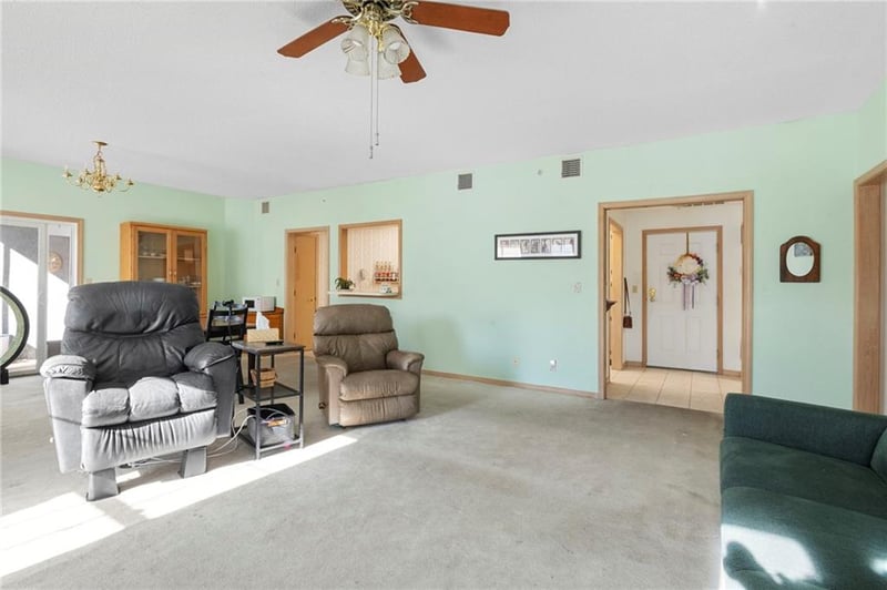 17800 Bolger Rd #101, Independence, MO 64055