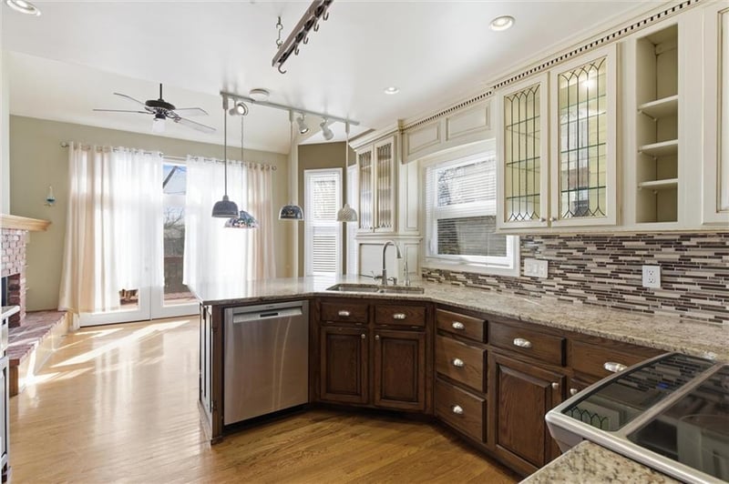 1033 Oxford Ct, Leavenworth, KS 66048