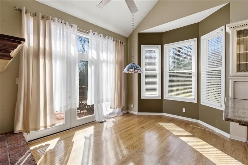 1033 Oxford Ct, Leavenworth, KS 66048