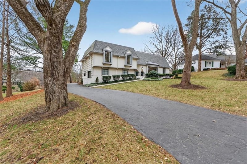 9815 Belinder Rd, Leawood, KS 66206