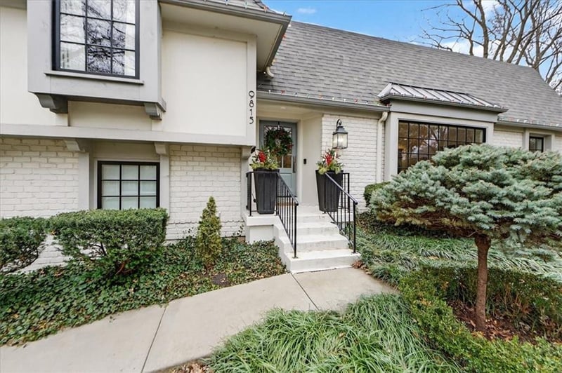 9815 Belinder Rd, Leawood, KS 66206