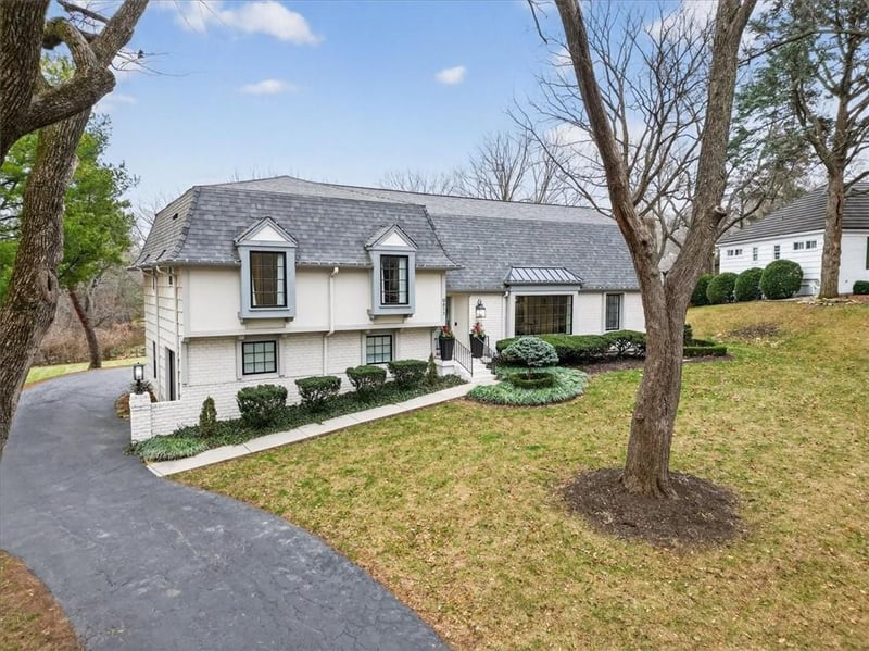 9815 Belinder Rd, Leawood, KS 66206