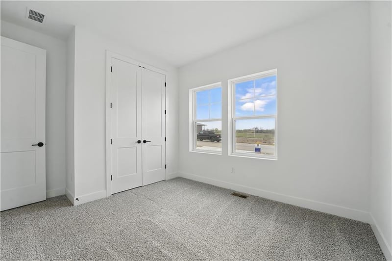 1432 162nd Ter, Basehor, KS 66007
