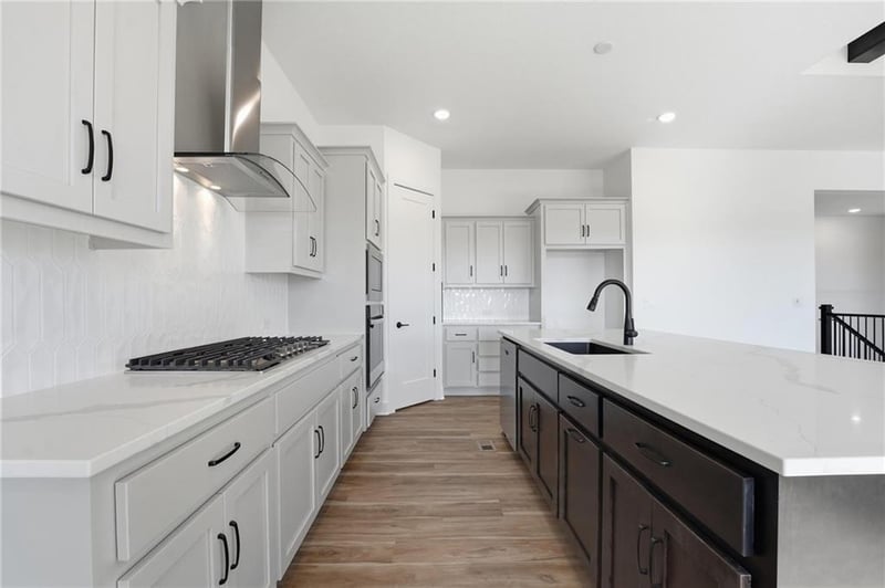 1599 Grayhawk Dr, Basehor, KS 66007