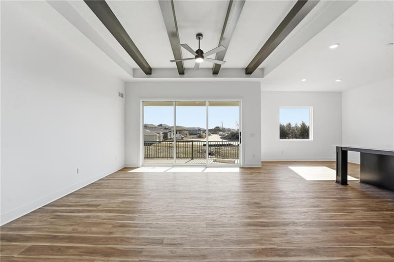 1599 Grayhawk Dr, Basehor, KS 66007