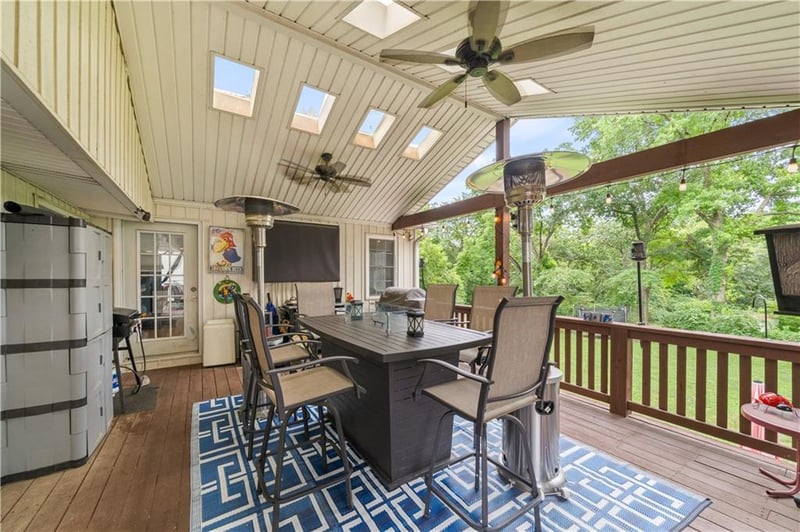 7623 52nd St, Overland Park, KS 66202