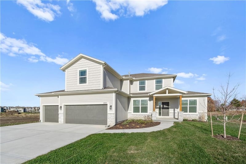 18580 169th Ter, Olathe, KS 66062