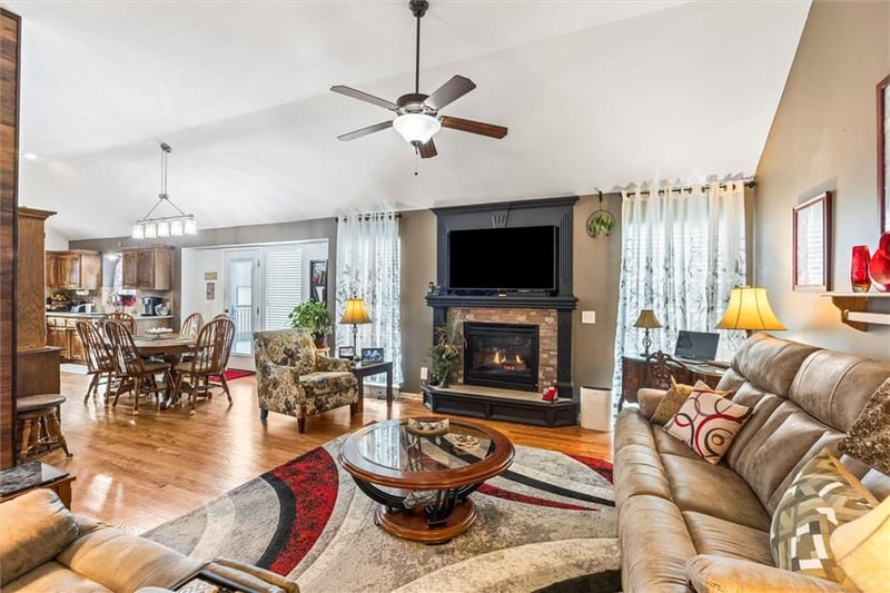 10918 Richmond Ave, Kansas City, MO 64157