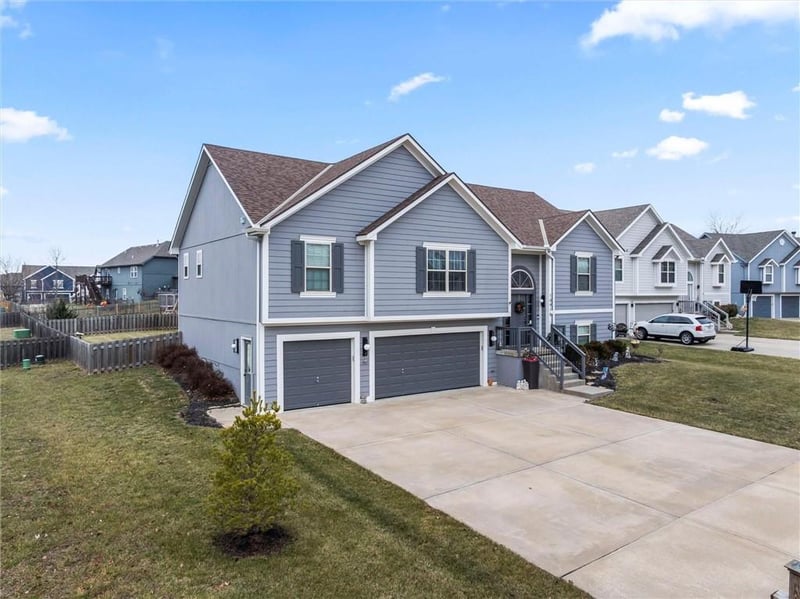 10918 Richmond Ave, Kansas City, MO 64157