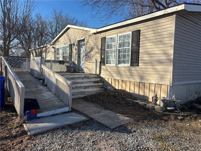 210 Walnut St, Houstonia, MO 65333