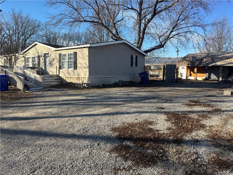 210 Walnut St, Houstonia, MO 65333