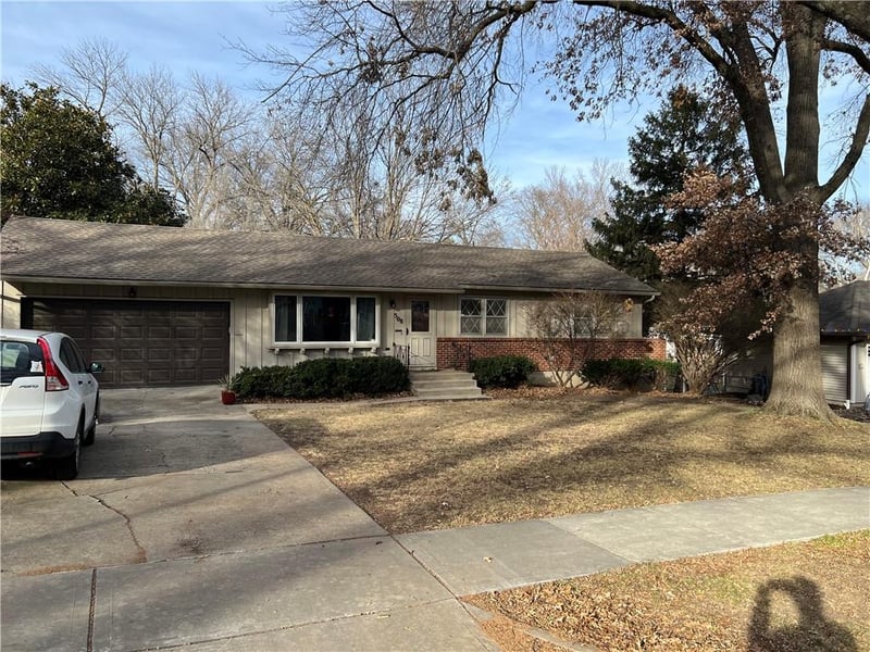 508 109th Ter, Kansas City, MO 64131