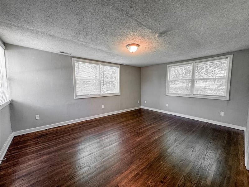 5825 Manchester Dr, Kansas City, MO 64129