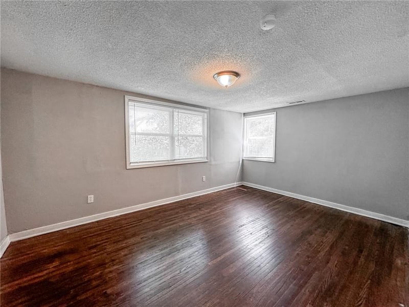 5825 Manchester Dr, Kansas City, MO 64129