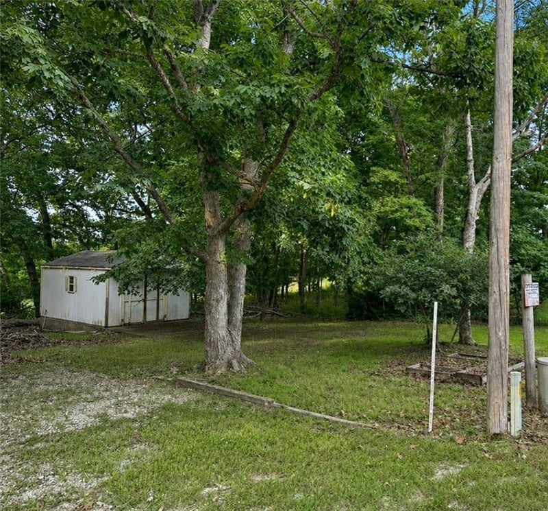 97 Oak Crest Dr, Linn Valley, KS 66040