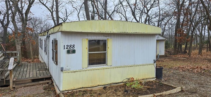 97 Oak Crest Dr, Linn Valley, KS 66040