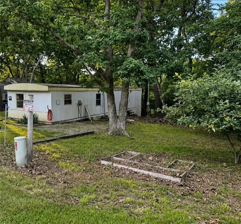 97 Oak Crest Dr, Linn Valley, KS 66040