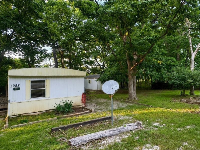 97 Oak Crest Dr, Linn Valley, KS 66040