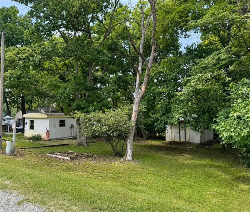97 Oak Crest Dr, Linn Valley, KS 66040
