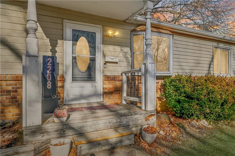 2208 56th Ter, Gladstone, MO 64118