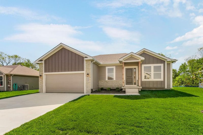 703 Wood Sage Ct, Raymore, MO 64083